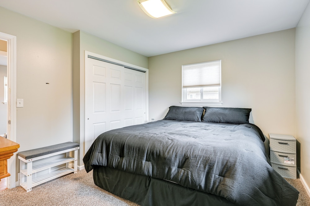 3 Mi to Dtwn Saginaw: Spacious & Updated Home!