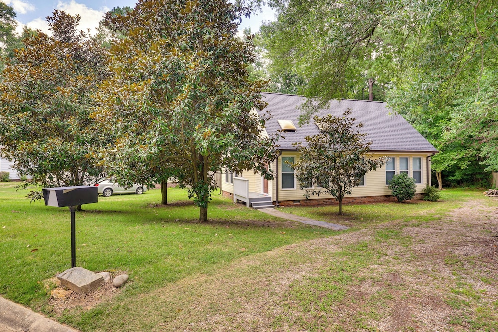 Game Room + Yard: Updated House in Chester!