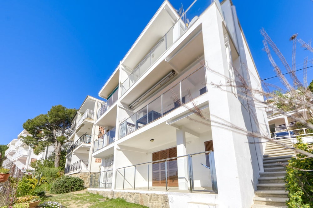 Apartment in Rosas Near Playa de Canyelles