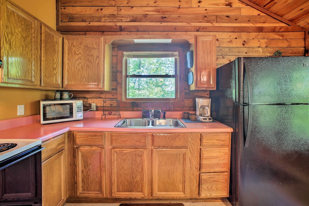 Secluded Studio 1 mi to Thorncrown Chapel
