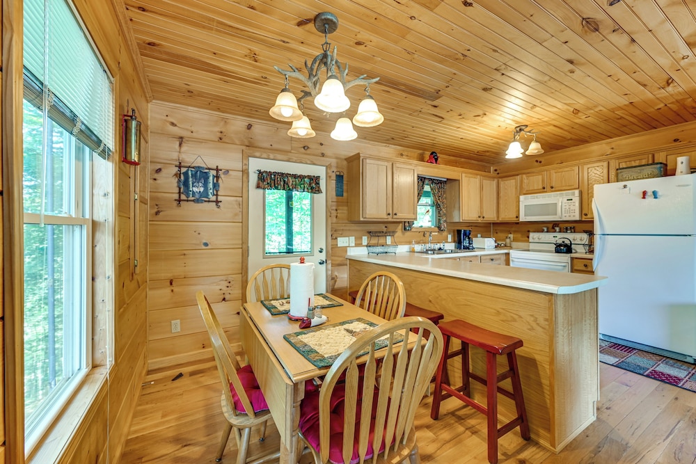 3 Mi to Dale Hollow Lake: Wooded Retreat w/ Decks!