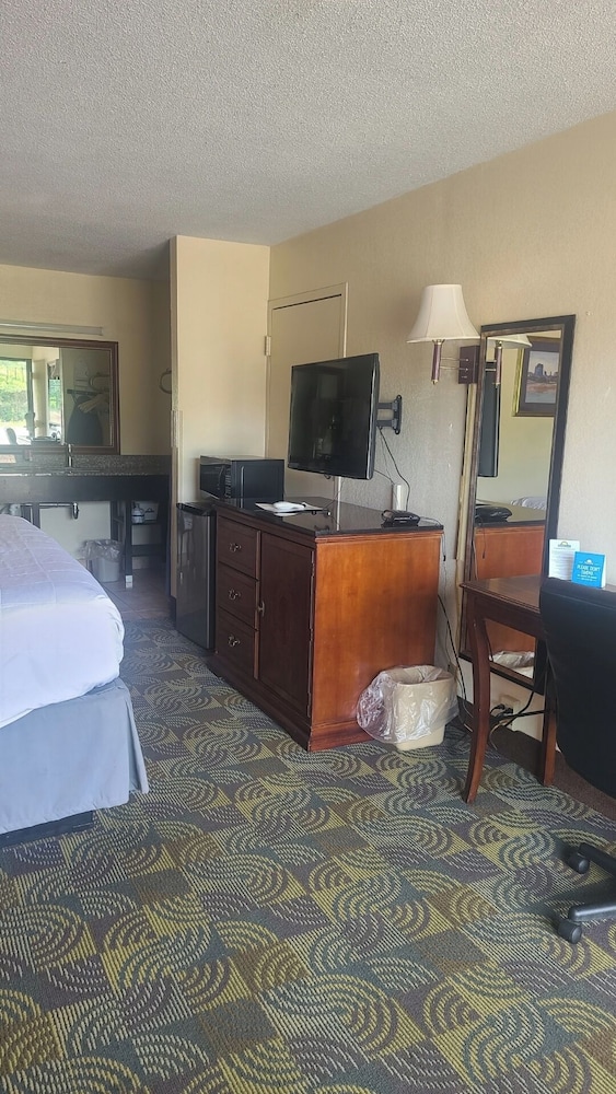Days Inn by Wyndham Newton MS/I-20 view 3