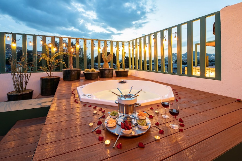 Rooftop Hot Tub 3 Levels 5bedroom in Villa Noria - Property Image 4