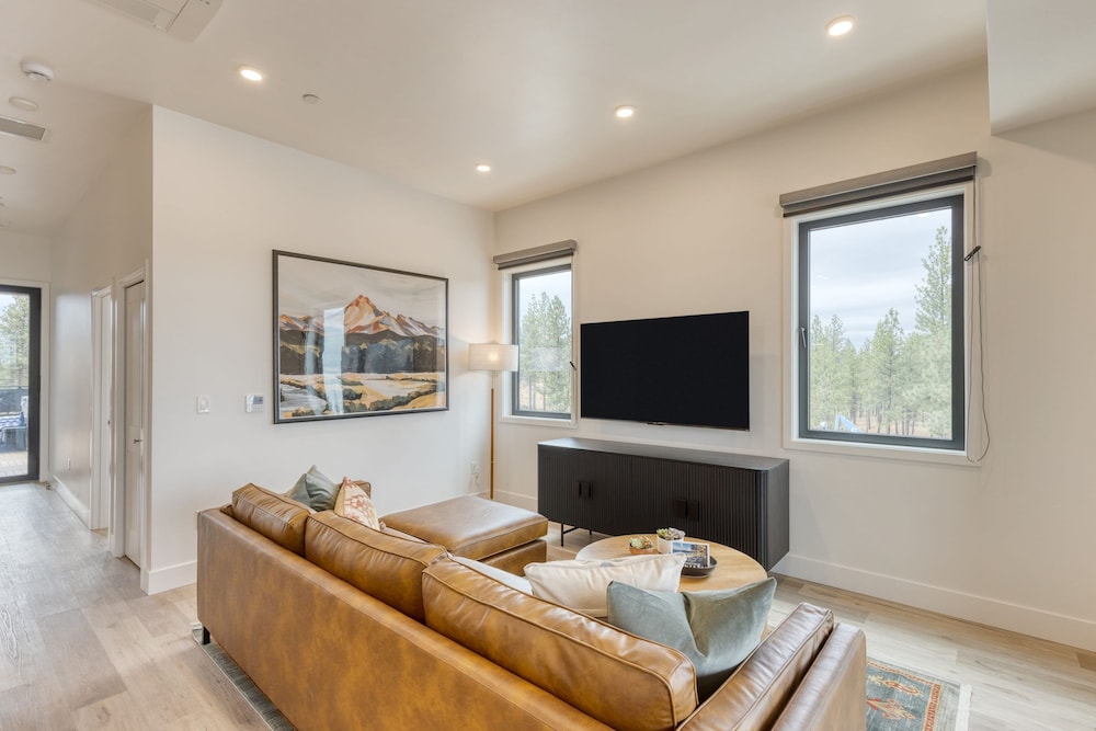 1216 Skyline Ranch 200 Private Hot Tub w View Premier Downtown Location