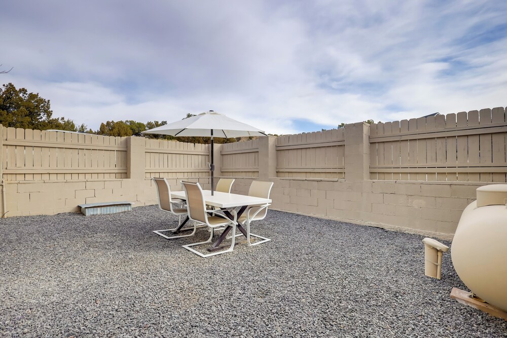 Near Hiking: Dog-friendly Studio in Los Cerrillos