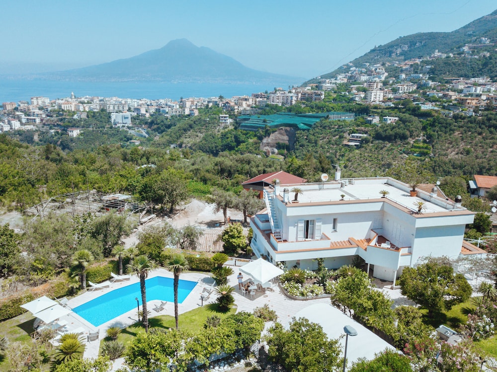 Luxury Villa In Sorrento Coast Swimming Pool & View