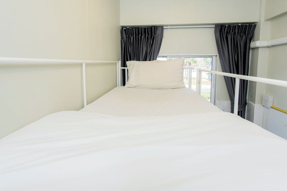 Nomad Plus Life Hostel Pattaya