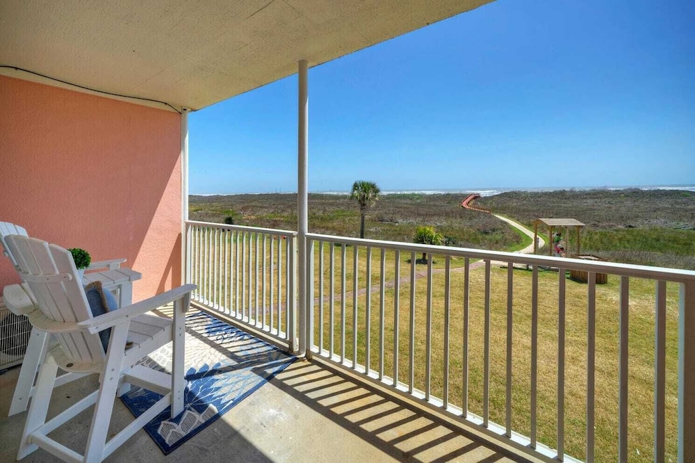 2 Beachfront Condos, Pool, Tennis/pickleball, Gulf View Island Retreat Complex