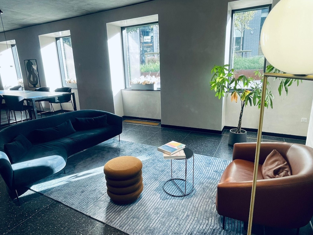 City Sky View Centre Luxe Apartment - 2 Bedrooms
