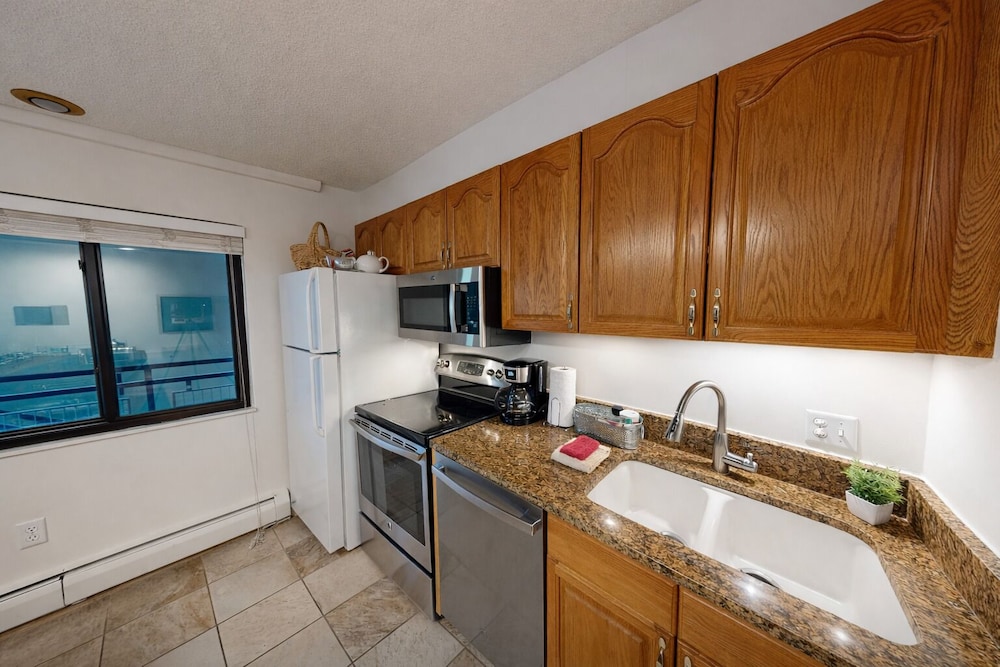 Freshly Updated Condo, Across The Street From The Resort Edel O 2 Bedroom Apts