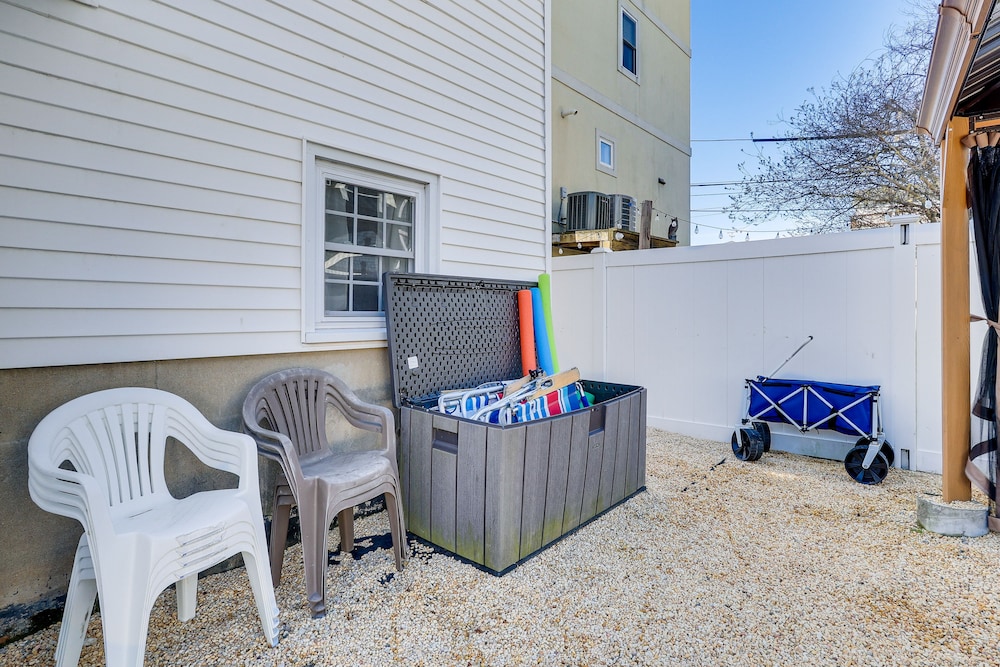 Milford Vacations - Milford Vacation Rental 1 Block to Beach! - Property Image 3