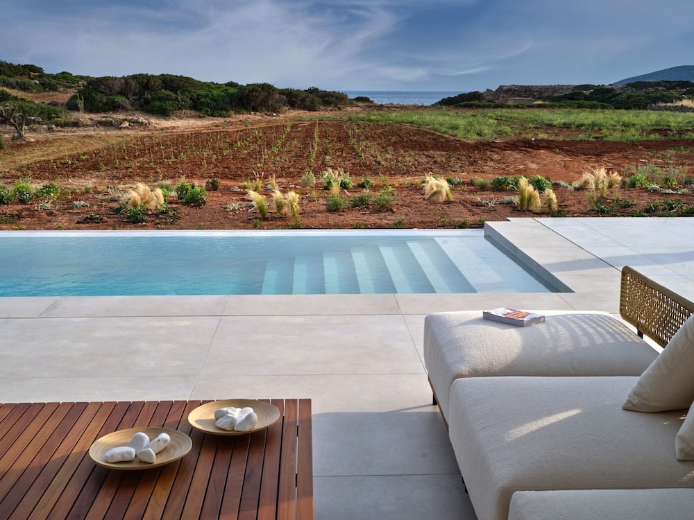Luxury Villa Serenely