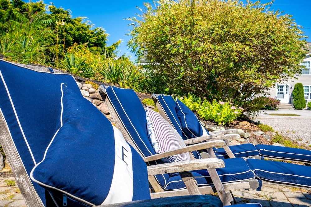Beachwood Getaway Sleeps 10!