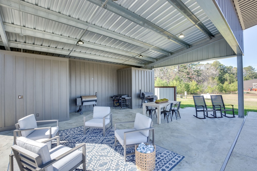 Modern Kennard Cabin w/ 3 Casitas - Walk to Pond! view 4