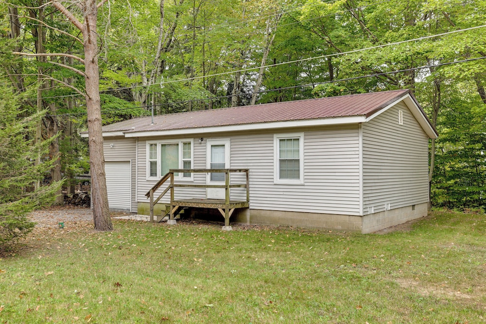 Walk to Lake Hamlin: Cottage Near Boat Launch