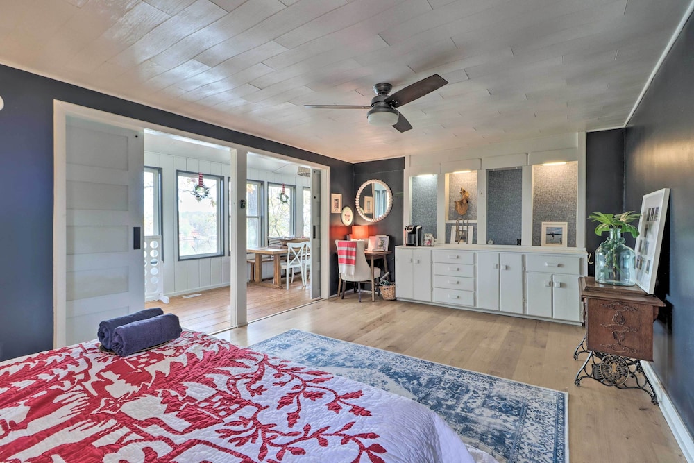 'the Chalet on Sinclair' w/ Private Dock & Kayaks! view 3
