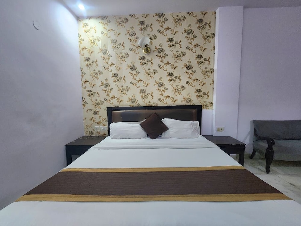 Hotel Grand Central Near Karolbagh Metro