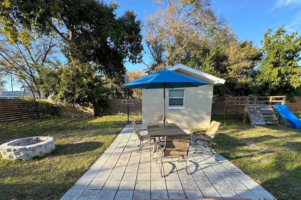 Quiet Spacious Home Close to Clearwater Beaches