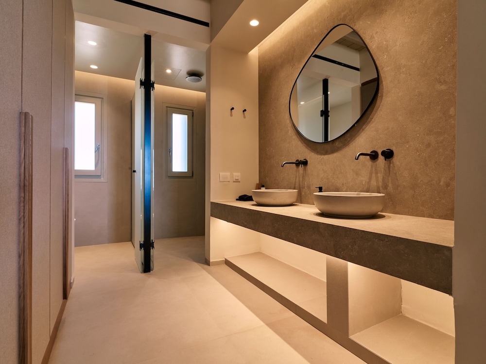 Kounoupas Complex by Mykonos Rocks