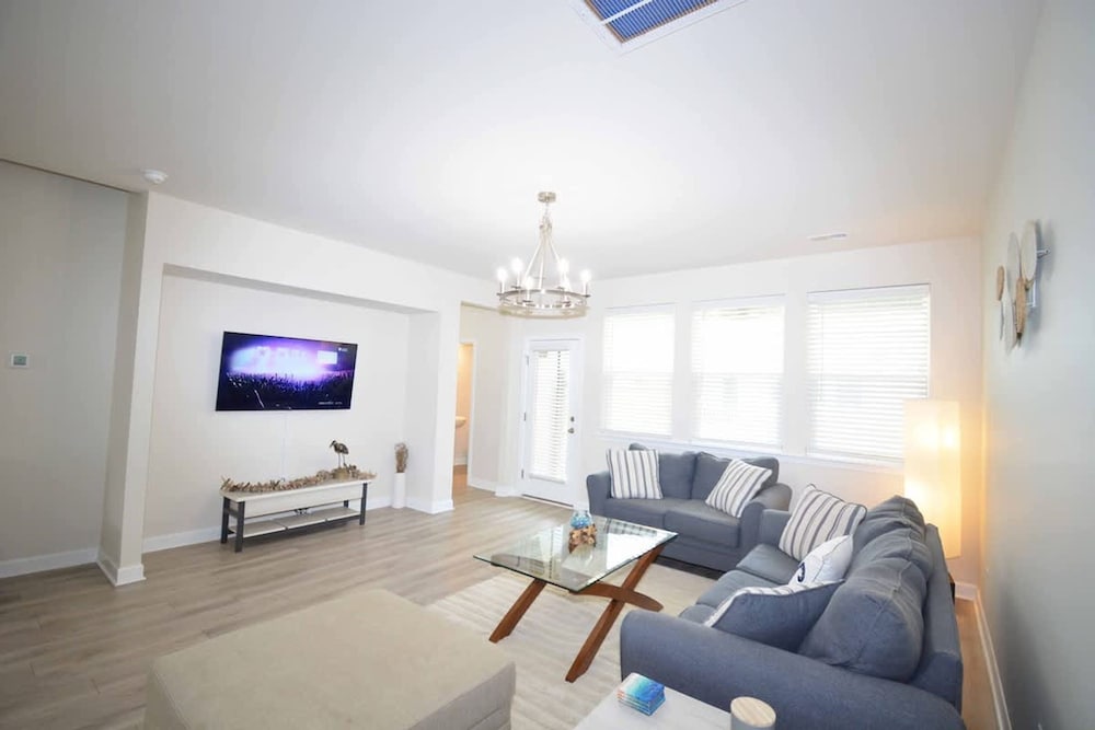 Getaway on Mclernon - Top Notch Mid Term Stay
