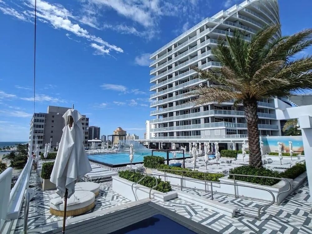 Stunning Oceanfront Condo W/ Extended Balcony 2 Bedroom Condo by RedAwning - Image 5