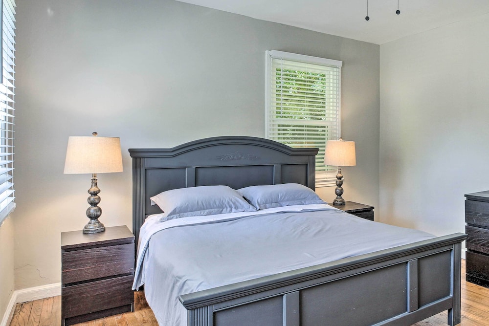 Family-friendly Atlanta Home ~ 3 Mi to Downtown! view 4