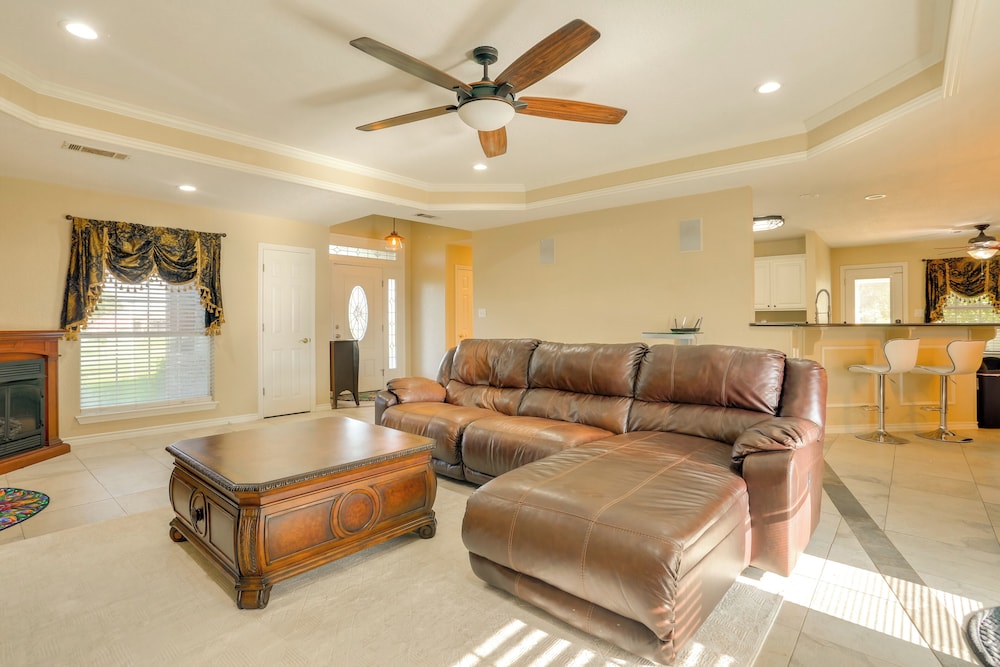 9 Mi to Lake Texoma: Calera Escape w/ Gazebo!