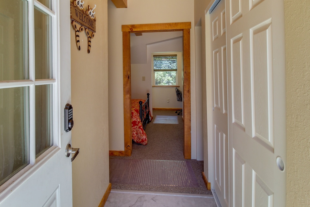 Adorable A-frame Cabin in Pinetop-lakeside! view 4