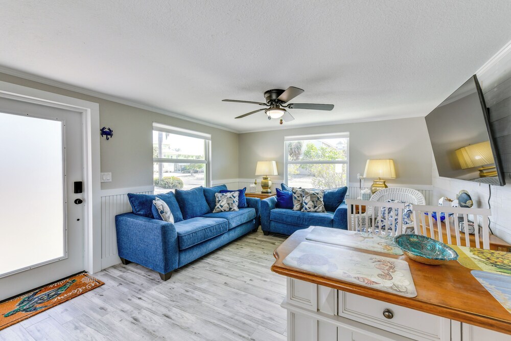 Fish, Swim & Unwind: Anna Maria Apt Steps to Beach
