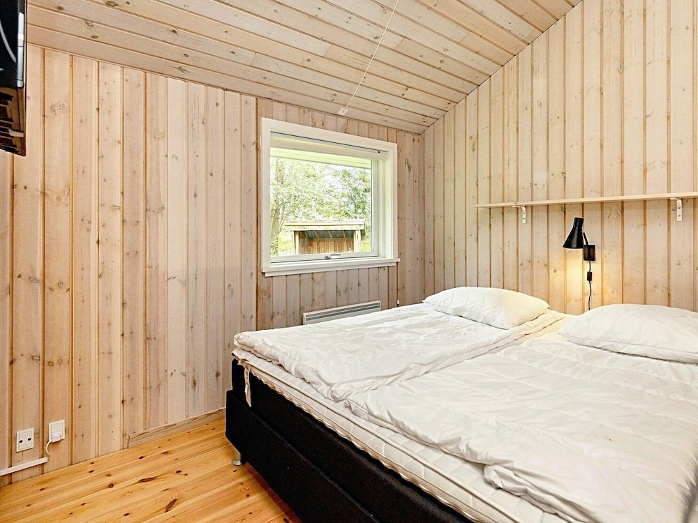 10 Person Holiday Home in Vaeggerlose
