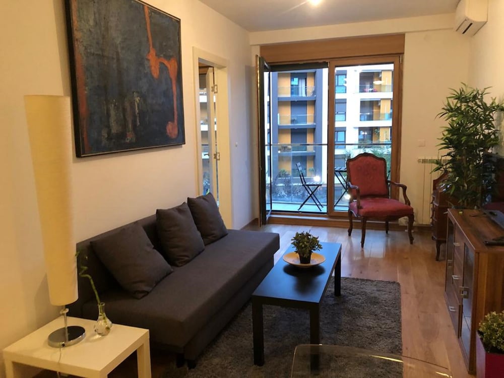 Central Garden Apartment view 3