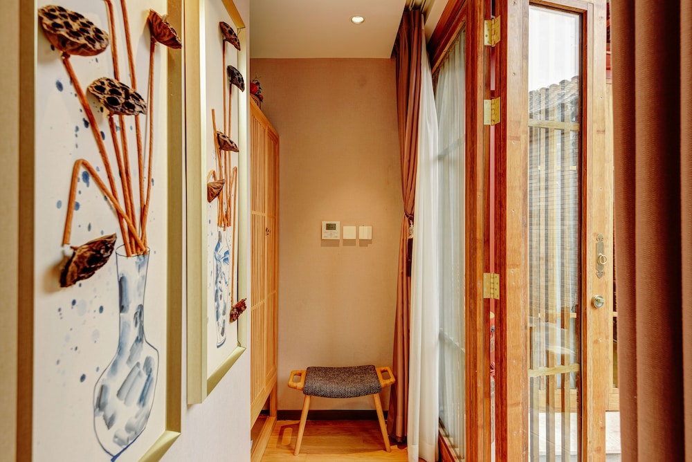 ISVARA Culture Homestay Suites