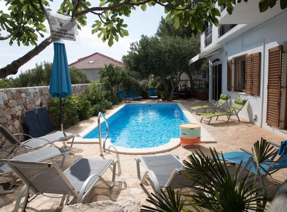 Spacious and Tranquil Apartments With Shared Pool