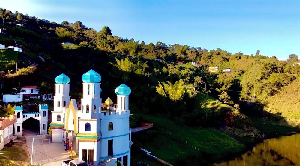 Hotel y Termales Castillo del Lago