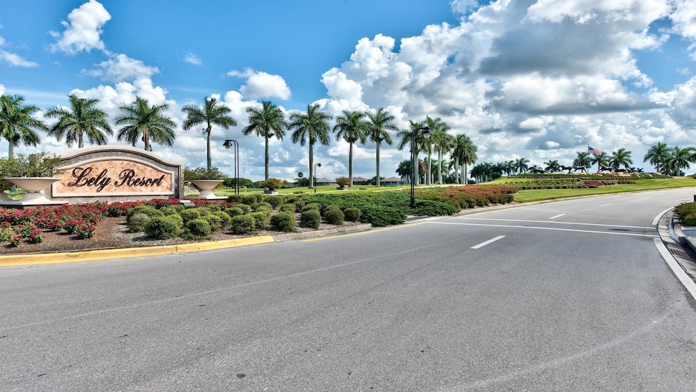 Solterra Vacation Rental: Luxury 3-BR Condo with Lake & Golf Views. Access to Luxury Pool, Hot Tub, and Golf Courses at Lely Resort. Close to Naples Beache