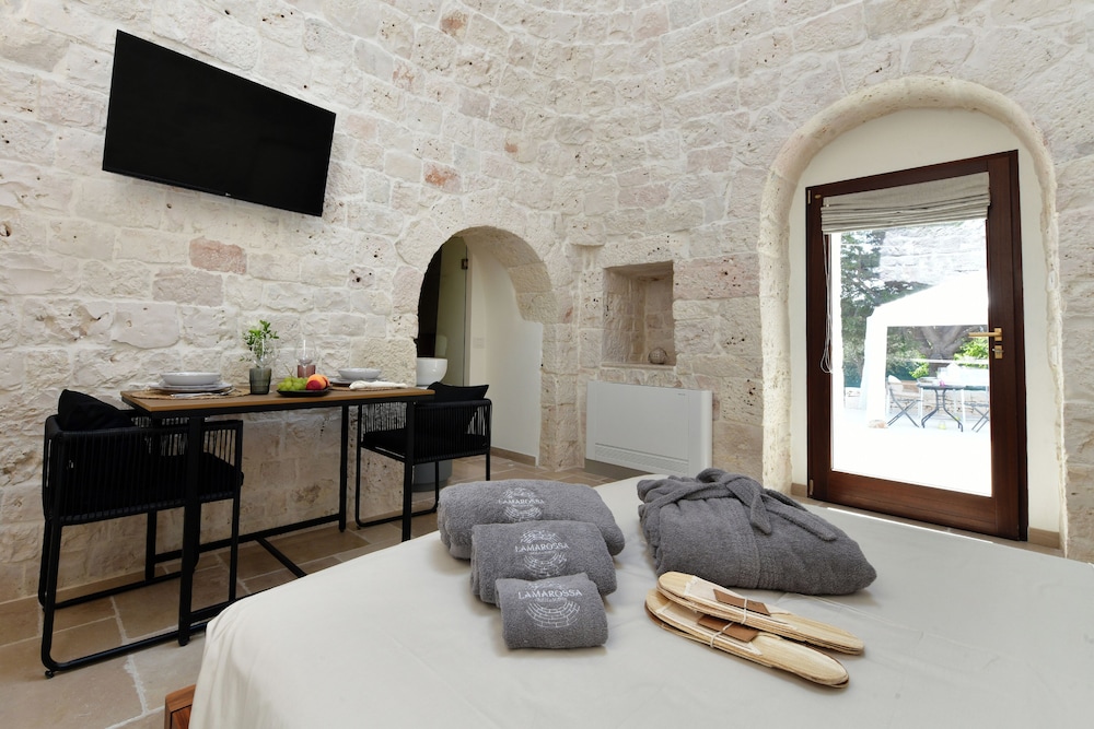 Lamarossa Trulli & Suites