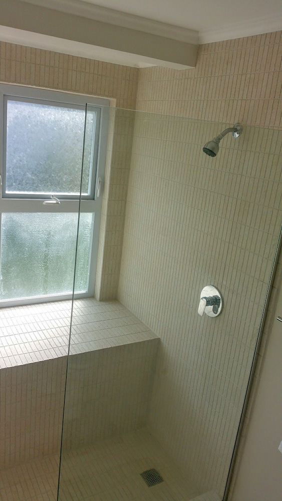 Oceanic View Apartment at Fern Court, photo 29