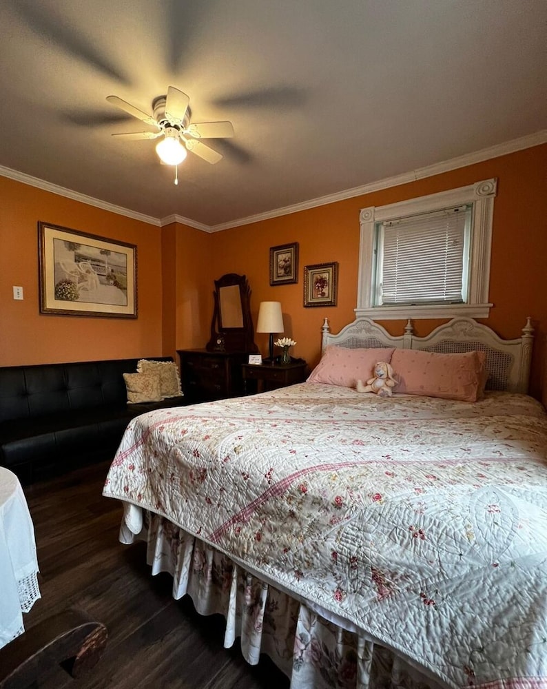 Adams Inn