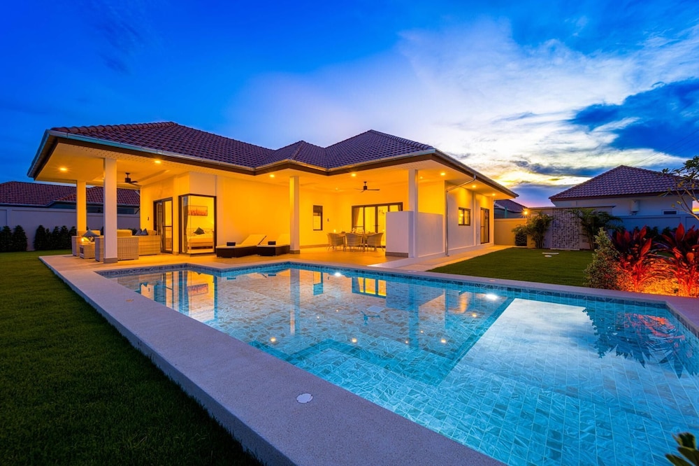 New Modern 3 Bedroom Villa MB35