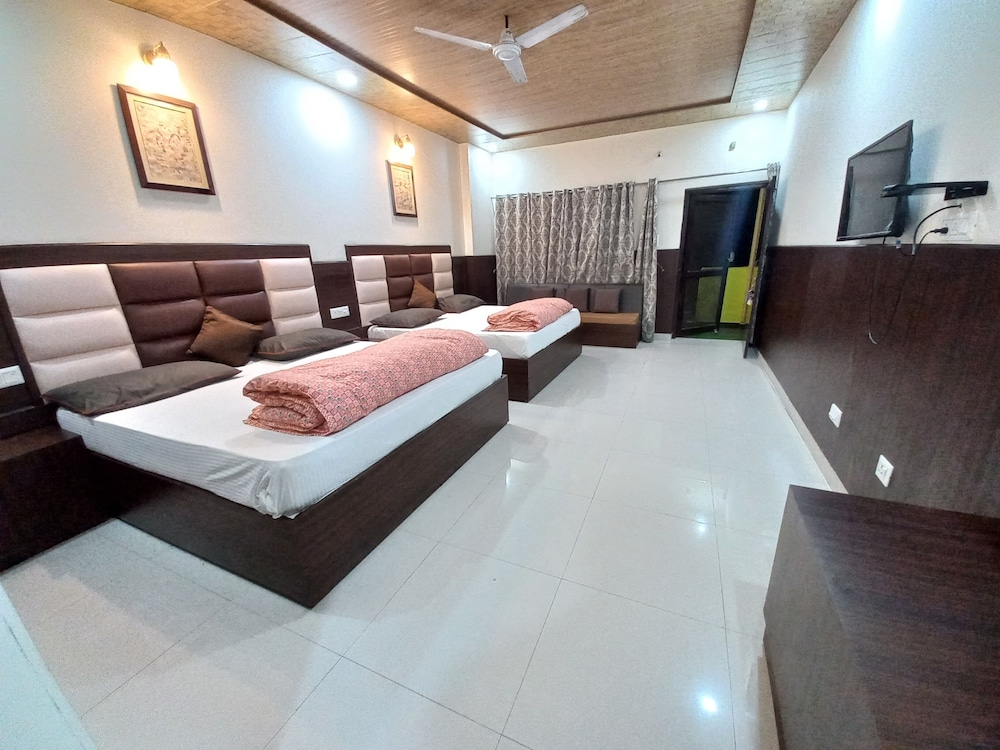 Cottage Club Inn