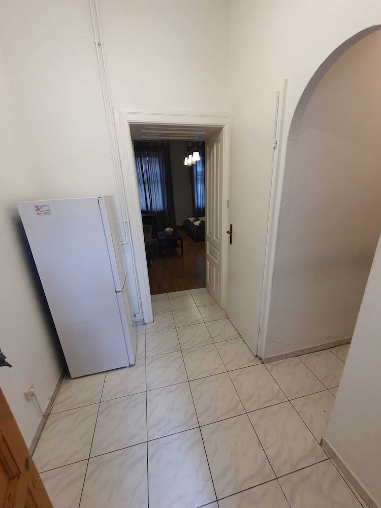 Modern 2BR Apt Downtown Long Stay