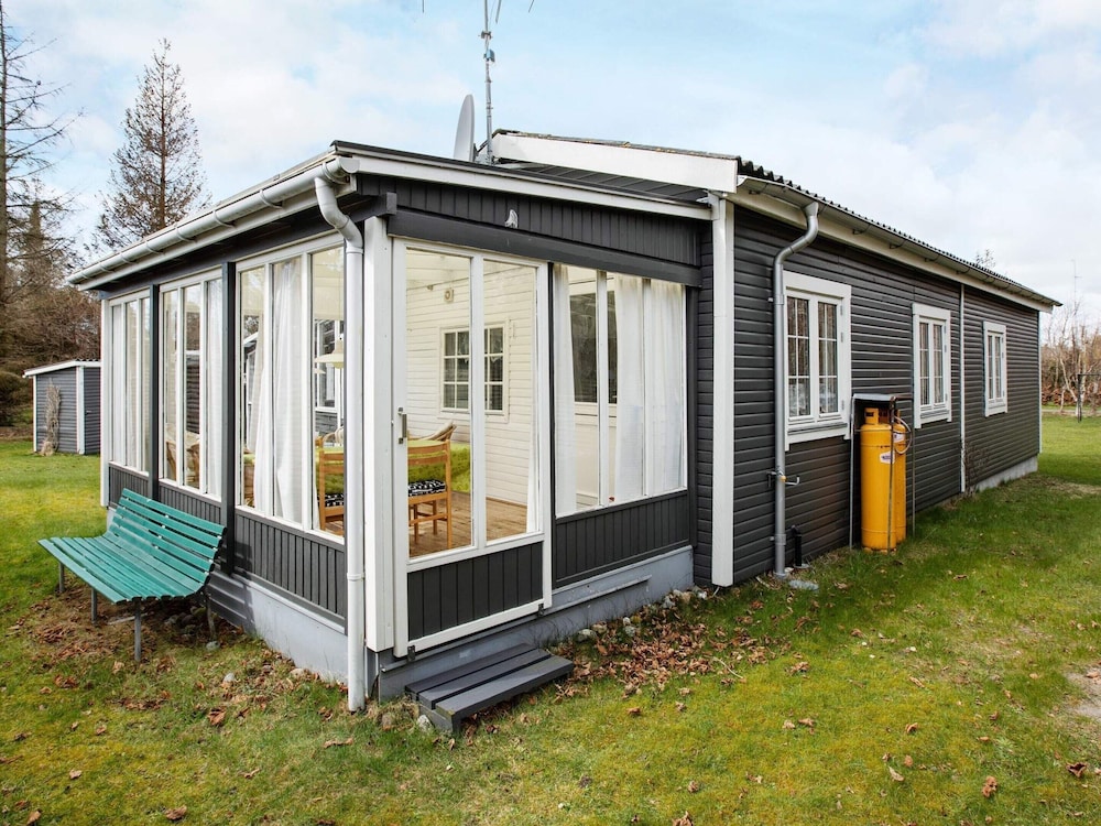 6 Person Holiday Home in Vaeggerlose