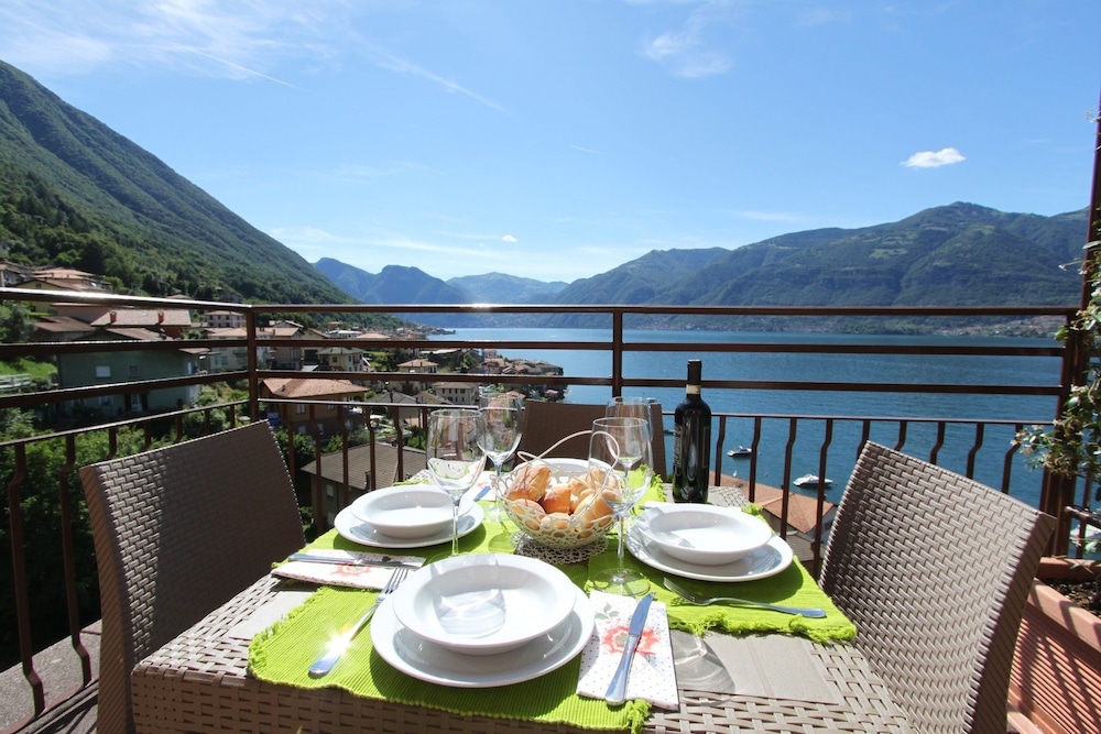 Sole Apartment en Lezzeno — balance & terrace