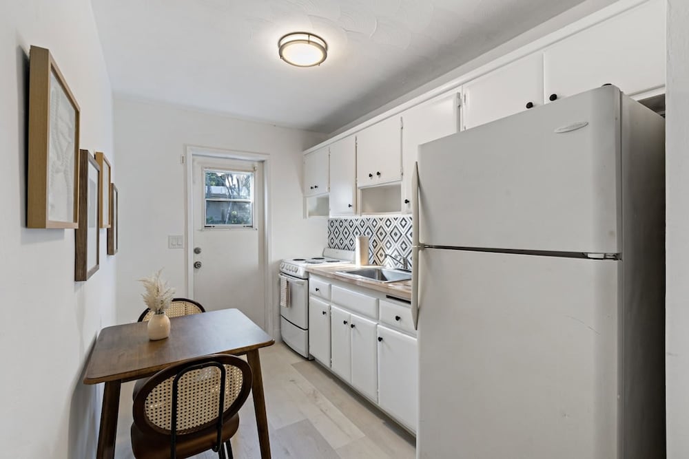 Charming Cozy Studio Lake Ridge