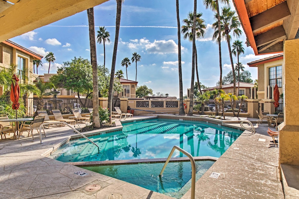 Hike & Golf! Townhouse w/ Resort Perks in PHX