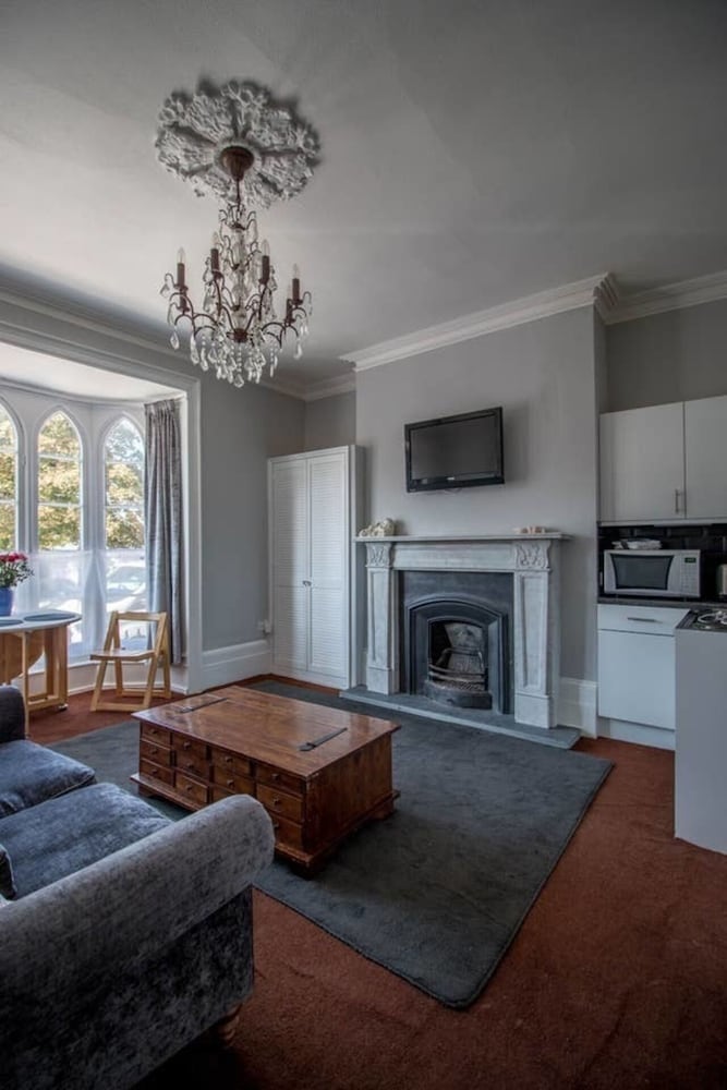 Elegant Georgian 1 Bed Apartment in Herne Bay view 4