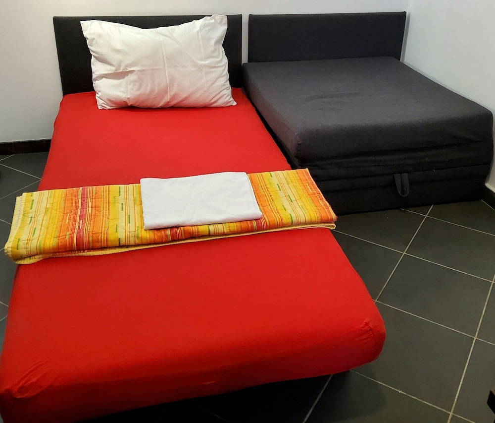 Charming Apartment 3 Sleeps 4 Guests view 2