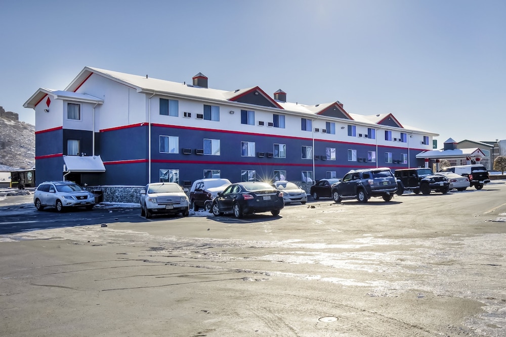 Castle Rock Vacations - OYO Hotel Castle Rock CO Downtown - Property Image 5