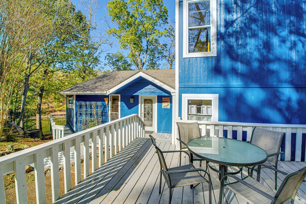 Lake Hamilton Escape w/ Dock & Waterfront Views!