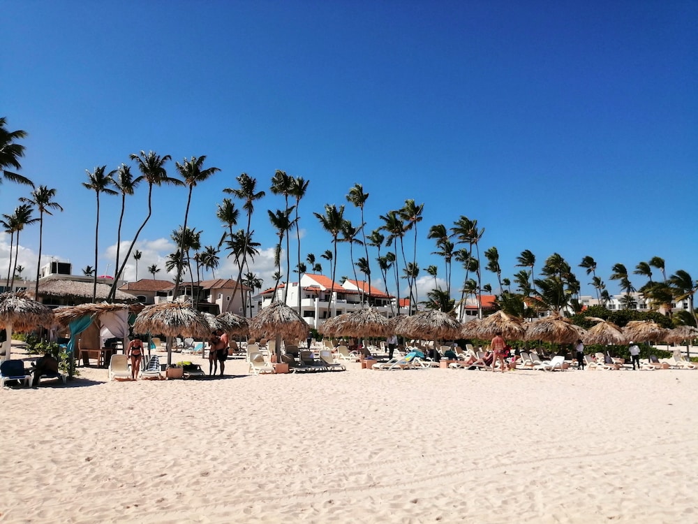 Los Corales Beach Village